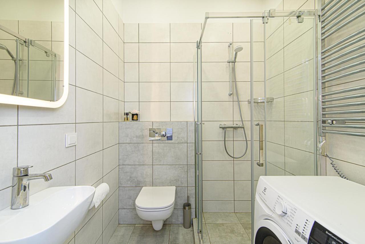 דירות Welcoming Studio In Historic Vilnius With Free Parking By Urban Rent מראה חיצוני תמונה